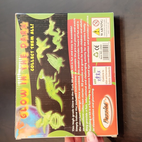 Dinosaur World Flap Book (EUC) & 1 Glow in the dark 3D-Puzzle (new) - Picture 14 of 16